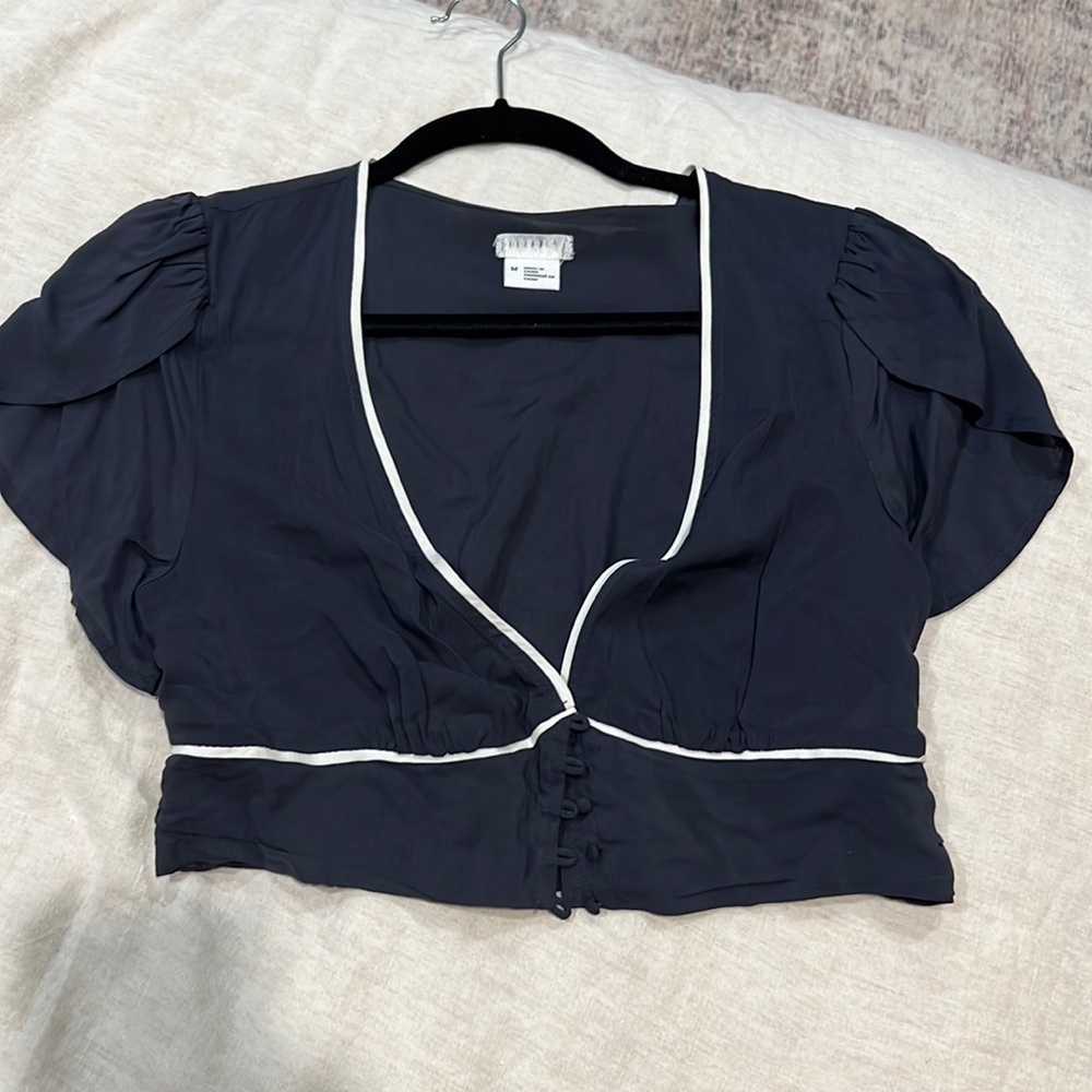 Crop top with from buttons